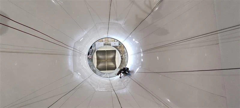 Nettoyage de fin de chantier d’un simulateur de chute libre